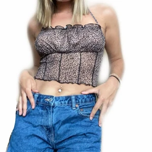 Leopard topp - Topp med leopard tryck. Köpt på shein. Ganska genomskinlig. Sitter bra och är töjbar.