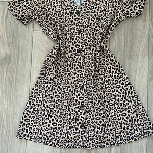 Klänning  - Leopard mönstrad klänning xs 