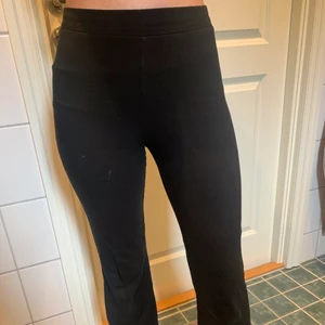 Svarta Jazzbyxor  - Svarta jazzbyxor från hm 