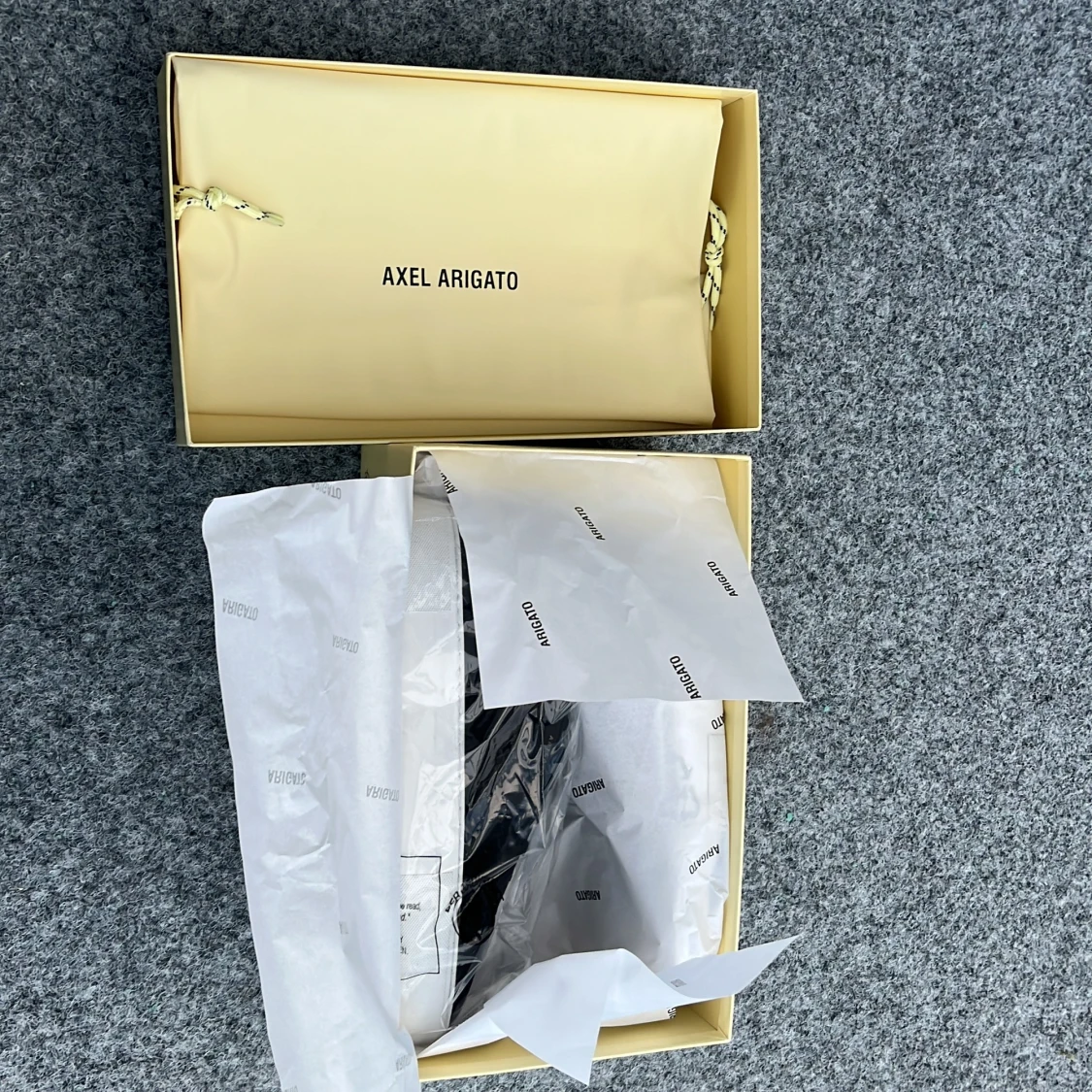 Axel Arigato Platform Suede Black