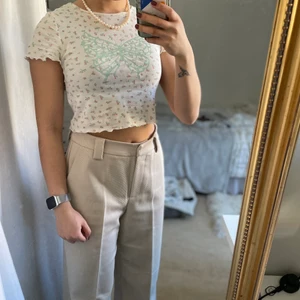 Crop top - Tröja med 🦋 