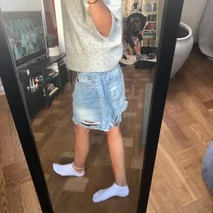 Snygg jeans kjol☀️☀️ Storlek large men passar för mig som är en s 