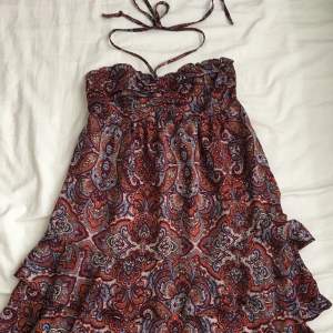 (Intressekoll) Halterneck klänning fast funkar lika bra som en kjol!! 😋 Kontakta mig vid intresse || Köpare står för frakt 💗