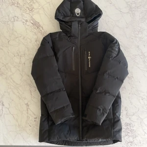 Sail racing vinterjacka - Fint skick den är använd 1 vinter säljer pågrund av att den är för liten.  