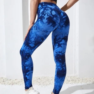 Tights med scrunch  - Tights i storlek M från shein. Storlek M, stretchiga och har scrunch i rumpan. Superfina men var för stora för mig, helt nya, endast testade. Köparen betalar fraktkostnaden.