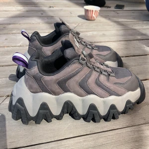 Eytys Halo  - Eytys Halo sneakers i nyckick! Använda 1 gång ute pga köpt för liten storlek!  Som är så sköna och känns inte klumpiga att gå i!   Nypris 3800kr, slutsålda på hemsidan  Kan mötas i Stockholm, frakt är inkluderat i priset! Bara att dma om frågor! ❣️