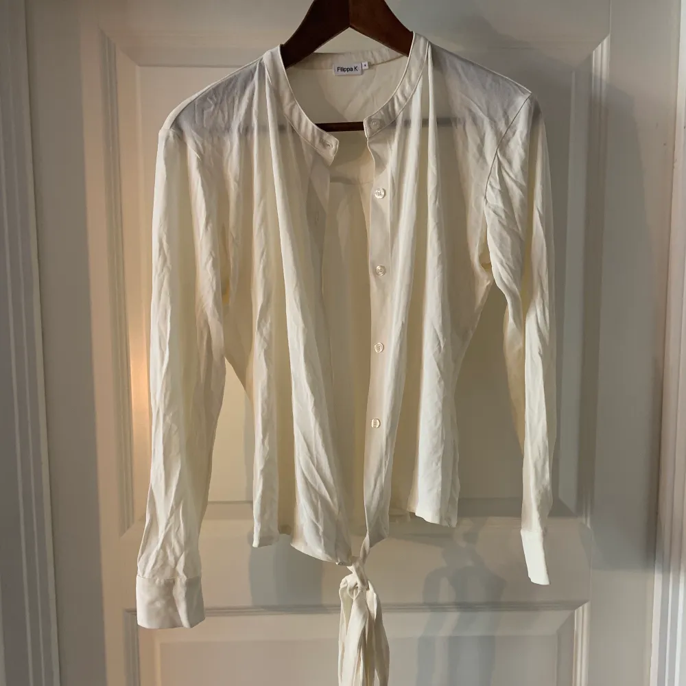 OTROLIGT fin tröja från Filippa K, stilren, minimalistisk elegant känsla! Är absolut öppen för prisförslag, kan mötas upp i Stockholm och det är bara att skriva för fler bilder!. Skjortor.