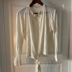 OTROLIGT fin tröja från Filippa K, stilren, minimalistisk elegant känsla! Är absolut öppen för prisförslag, kan mötas upp i Stockholm och det är bara att skriva för fler bilder!