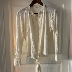 OTROLIGT fin tröja från Filippa K, stilren, minimalistisk elegant känsla! Är absolut öppen för prisförslag, kan mötas upp i Stockholm och det är bara att skriva för fler bilder!