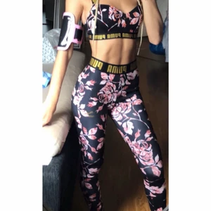 Puma x Kenza  - Träningsset i storlek XS på både byxa och sport bh. Använd fåtal gånger , i väldigt bra skick.