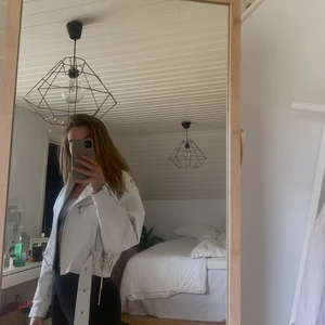 Vintage Skinnjacka - En vit skinnjacka som jag köpt vintage men som inte kommer till användning längre!