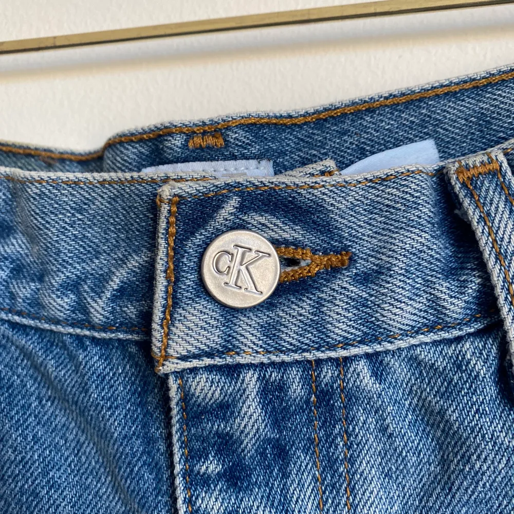 Snygga Calvin Klein jeans shorts. Storlek XS. . Shorts.