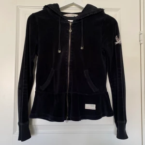 Odd Molly kofta - Säljer Odd Molly kofta i fint skick storlek 0 motsvarande XS. Vill du ha fler bilder eller har frågor är du välkommen att höra av dig.