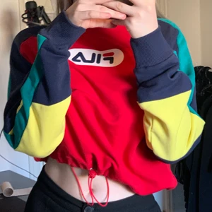 Jättefin tröja ❣️ - Fin hoodie från Fila, aldrig använd och lapp finns kvar! ❤️ Skulle säga att den passar S/M. Köparen står för frakten 