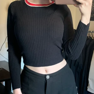 fin tröja ❤️ - En fin tröja som är från H&M (tror jag)❤️ Använd ett par gånger men är jättefin 💘 Köparen står för frakt