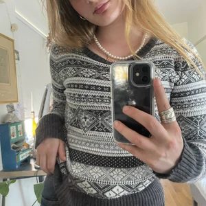  mysig stickad kofta🤍 - Fin mysig kofta💕💕 perfekt till allt möjligt🤍