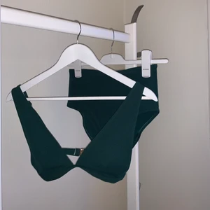 Bikini - Ett jättefint bikiniset från Zaful i storlek S (36) 🌴 Aldrig använt eftersom att jag beställde fel storlek 🙈 Jag skulle bwskriva färgen som djungelgrön 🐊 