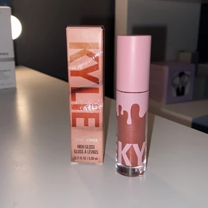 Kylie Highgloss - Kylie Highgloss i färgen 324 Damn Gina, nypris: 175kr, (kan betala frakt vid snabb affär)