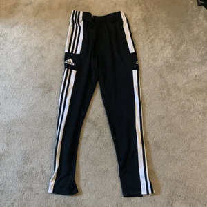 Adidas byxor - Helt nyköpta, fel storlek