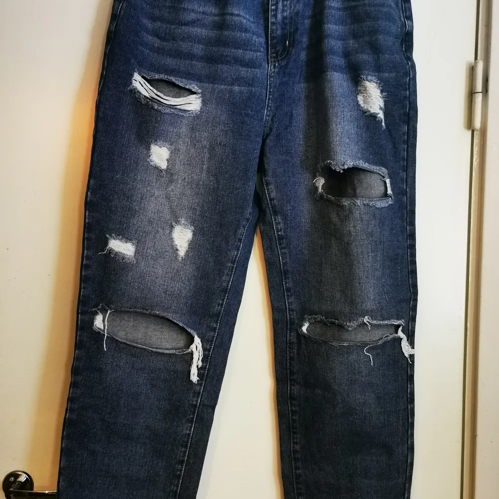 Snygga jeans från pretty little thing i stl 42 endast testade . Jeans & Byxor.
