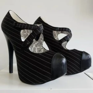 Bordello Teeze Pinstriped Platform Pumps - Size: EU 39 - Only tried indoors :)