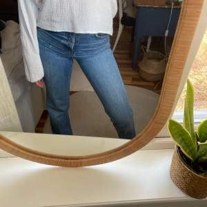 Blå favoritjeans från asos design köpta förra året som tyvärr blivit för små för mig. Stl 26/32. Skulle säga att de passar en 34/36. 