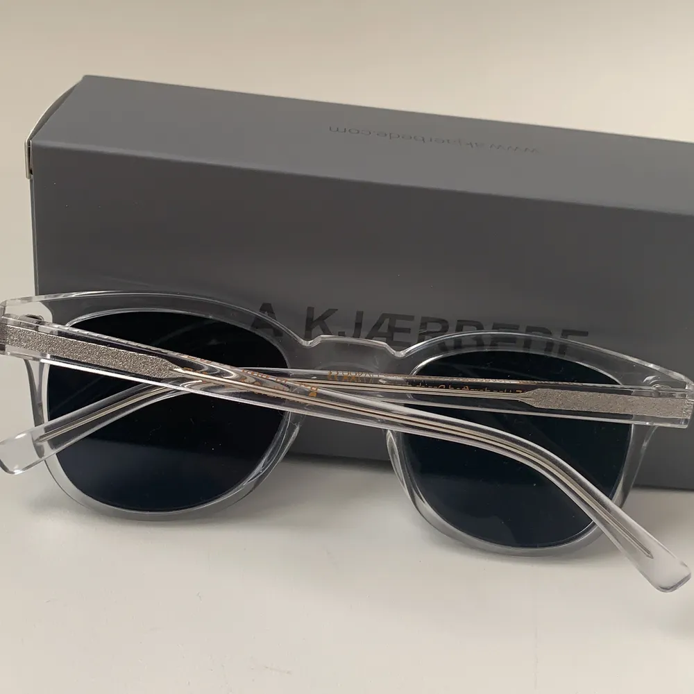 Säljer helt nya trendiga solglasögon inför sommarn från A.KJÆRBEDE skitsnygg modell! . Accessoarer.