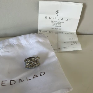 Edblad ring - Nu säljer jag min älskade ring från Edblad i strl 17,50mm😍 köptes igår för 349kr i deras egna butik i Stockholm❤️säljer eftersom fick en likadan i födelsedagspresent💛kvitto och påse följs med💕köp direkt för 399kr eller buda från 300kr💕💕