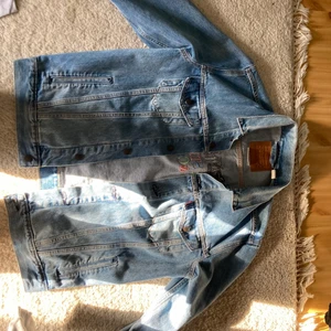 Levis Jeansjacka - Väldigt högkvalitativt plagg. Pris kan diskuteras