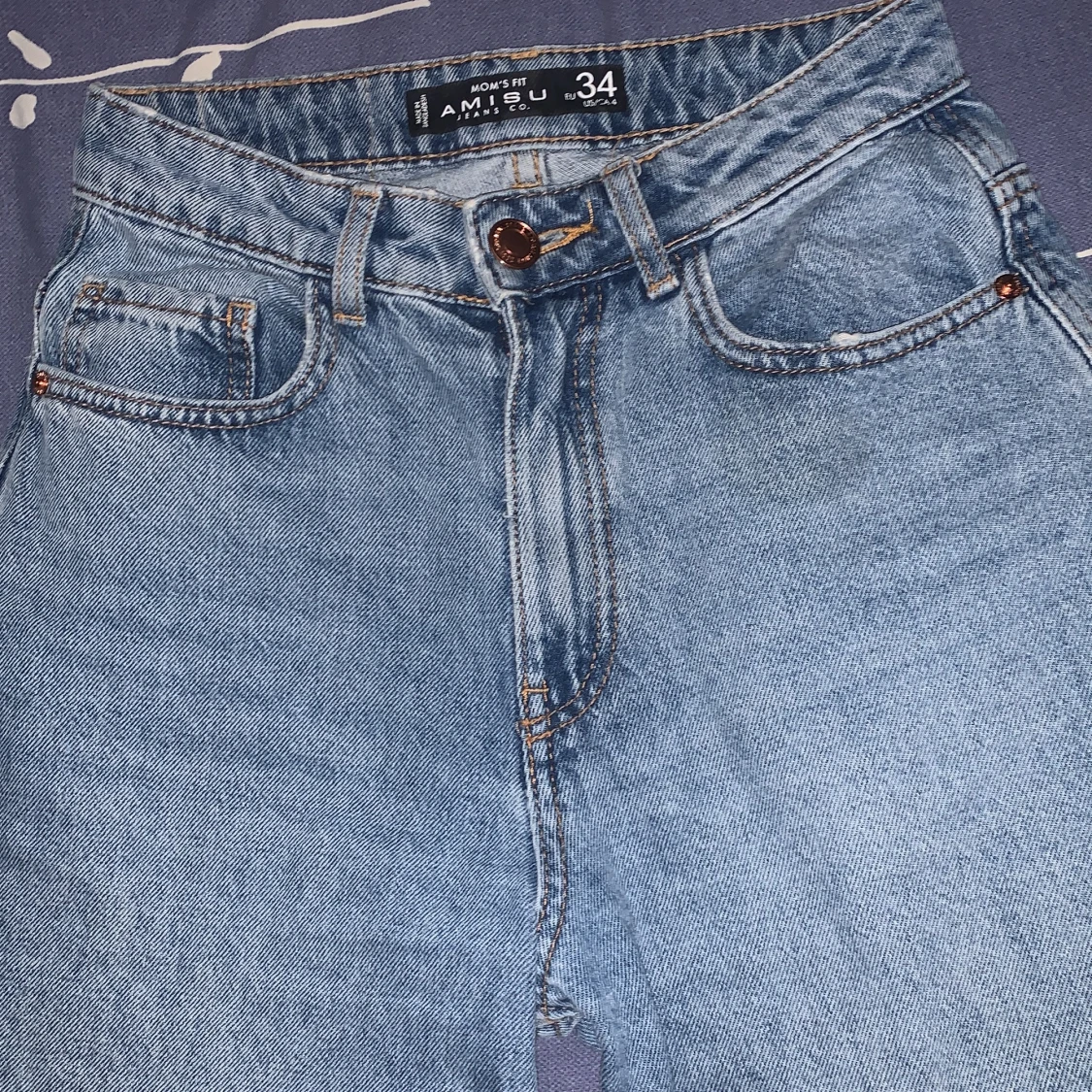 Jeans i storlek 34 