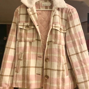 Jacka - En super snygg och skön jacka nu till våren!