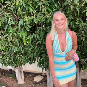 Randig klänning  - Fin sommarklänning halterneck 🦋🫶🏼