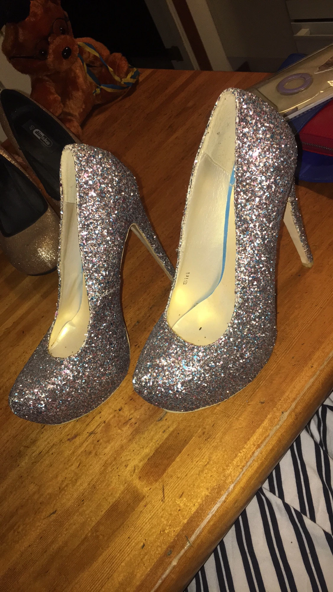 Två fina fest klackskor storlek 39-40 ny pris 350kr - 90