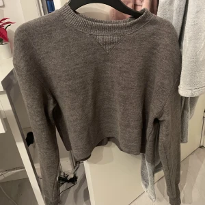 Zara tröja stickad  - Säljer denna zara tröjan i storlek M , prislappen sitter kvar 💜