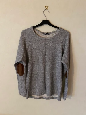 Mjuk tröja från Cubus Strl. S - Inga skavanker.