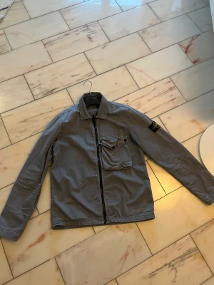 Stone island overshirt - Cond 8/10 Finns två små fläckar. Kom med bud!