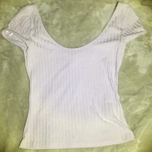 Fin tröja - En jätte fin ljus lila, lavendel aktig tröja från hm. Köpte för 150 och är använd 2 gånger! ❤️ frakt tillkommer💕