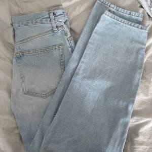 Gina jeans, nypris 500kr, köptes för 3 år sedan, momjeans, ljusblåa ❤️
