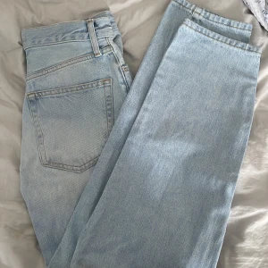 Gina jeans - Gina jeans, nypris 500kr, köptes för 3 år sedan, momjeans, ljusblåa ❤️
