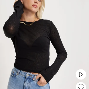 Transparent topp - Från nelly, oanvänd men kan ej skicka tillbaka då jag råkat dra av lappen. Storlek xs men strechig i materialet. Ord pris 249