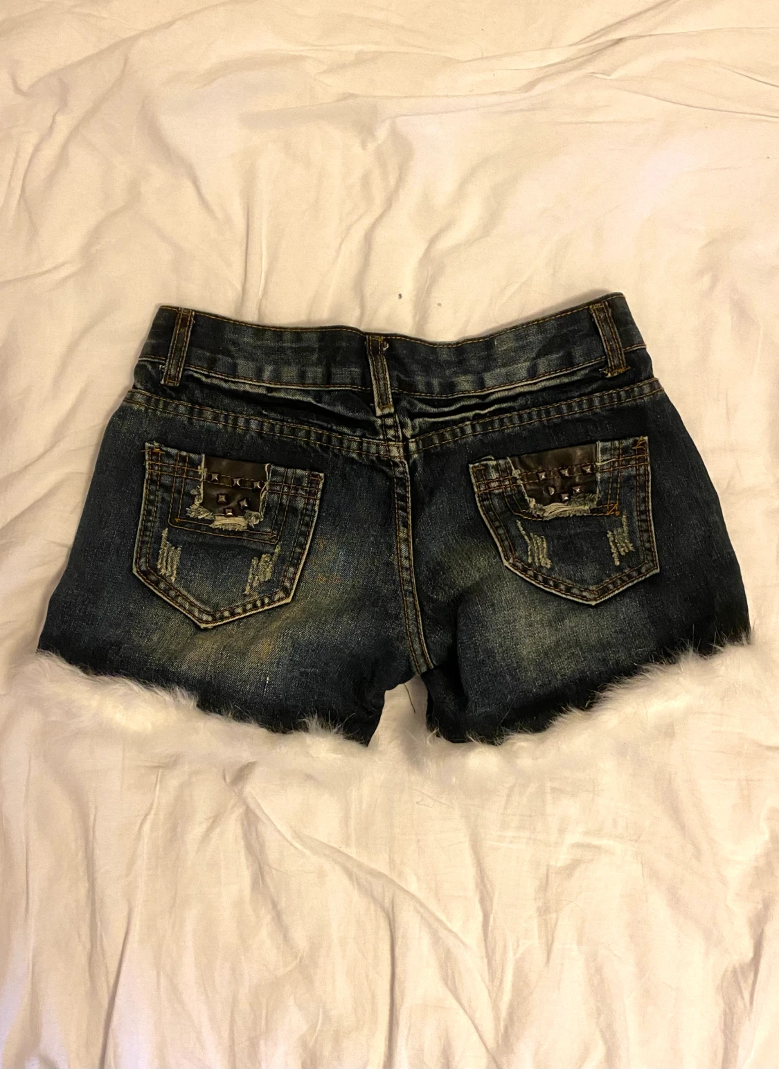 Y2k lowrised fluffy jeans shorts - 90