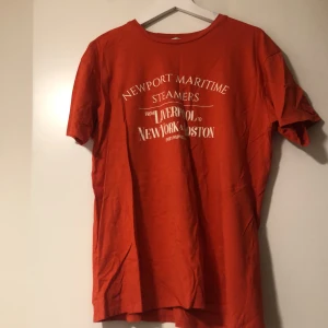 Oversized T-shirt - Jättefint skick, använd 2 gånger max.  Ord pris. 89kr