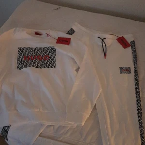 Hugo boss dress - Helt ny oanvänd hugo boss dress,, säljer den för den inte passa. Ny pris 3400 säljer den för 3000kr   XL BYXOR L TRÖJA