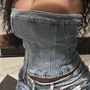 Denim korsett top från Zara strl M - Ny oanvänd korsettplagg från Zara 