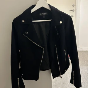 Mocka jacka  - Svart mocka jacka storlek 40, superfin och i fint skick! Silver detaljer 