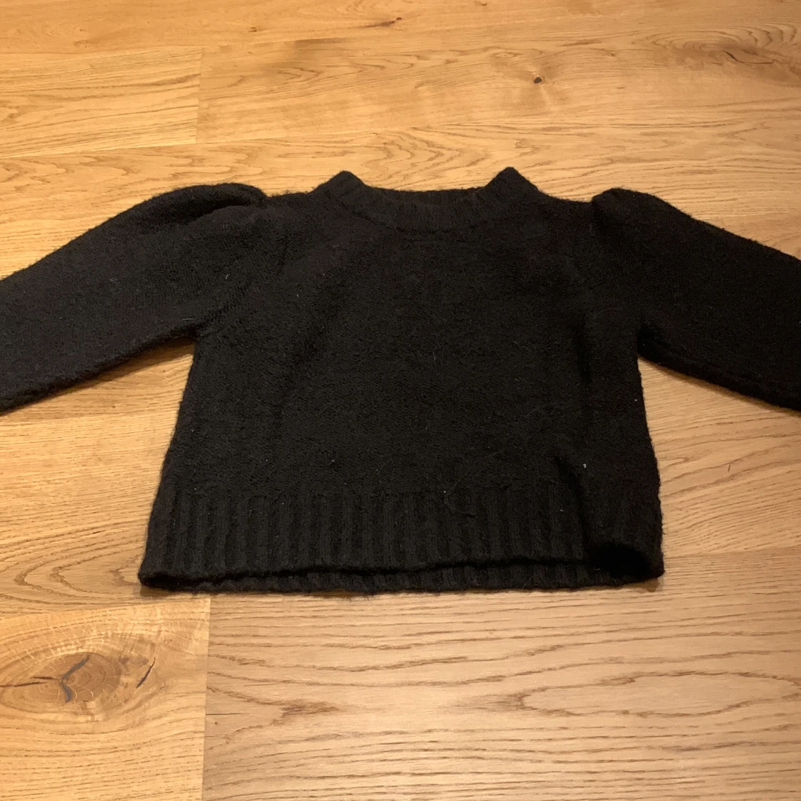 Svart, stickad tröja🖤 - 90