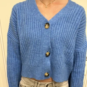 Chiquelle tröja - Säljer denna snygga tröja från chiquelle! Köptes för ett årsedan men bara använd några gånger! 