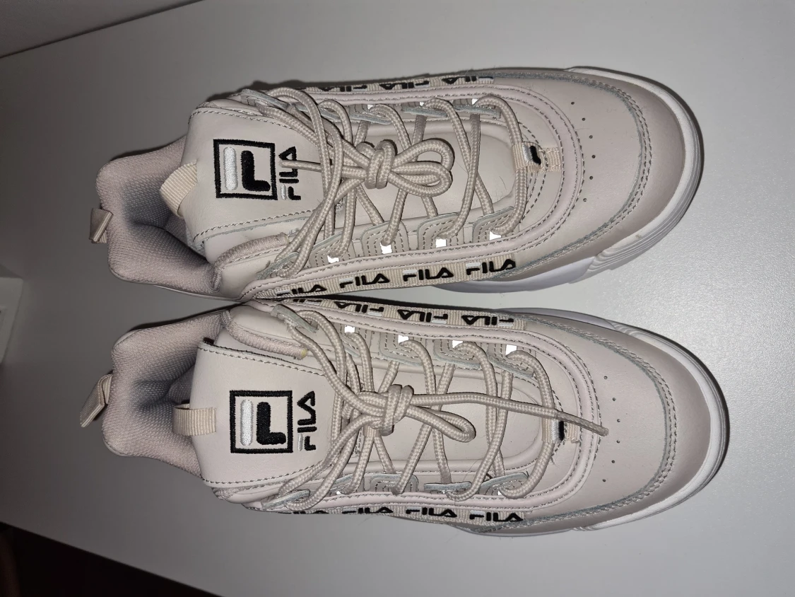 Fila skor . Nästan oanvända. Strl 41,5 - 90