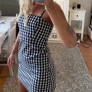 Klänning  - Rutig klänning från Hollister 