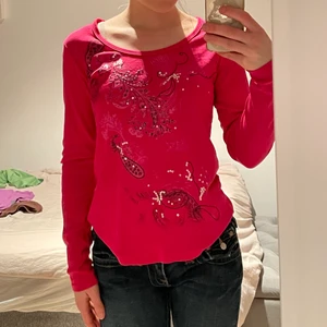 Superfin rosa tröja - En jättefin rosa tröja från Esprit. Den har paljetter och alla sitter kvar och är vi väldigt ba skick. Den passar mig som har storlek xs/s. 